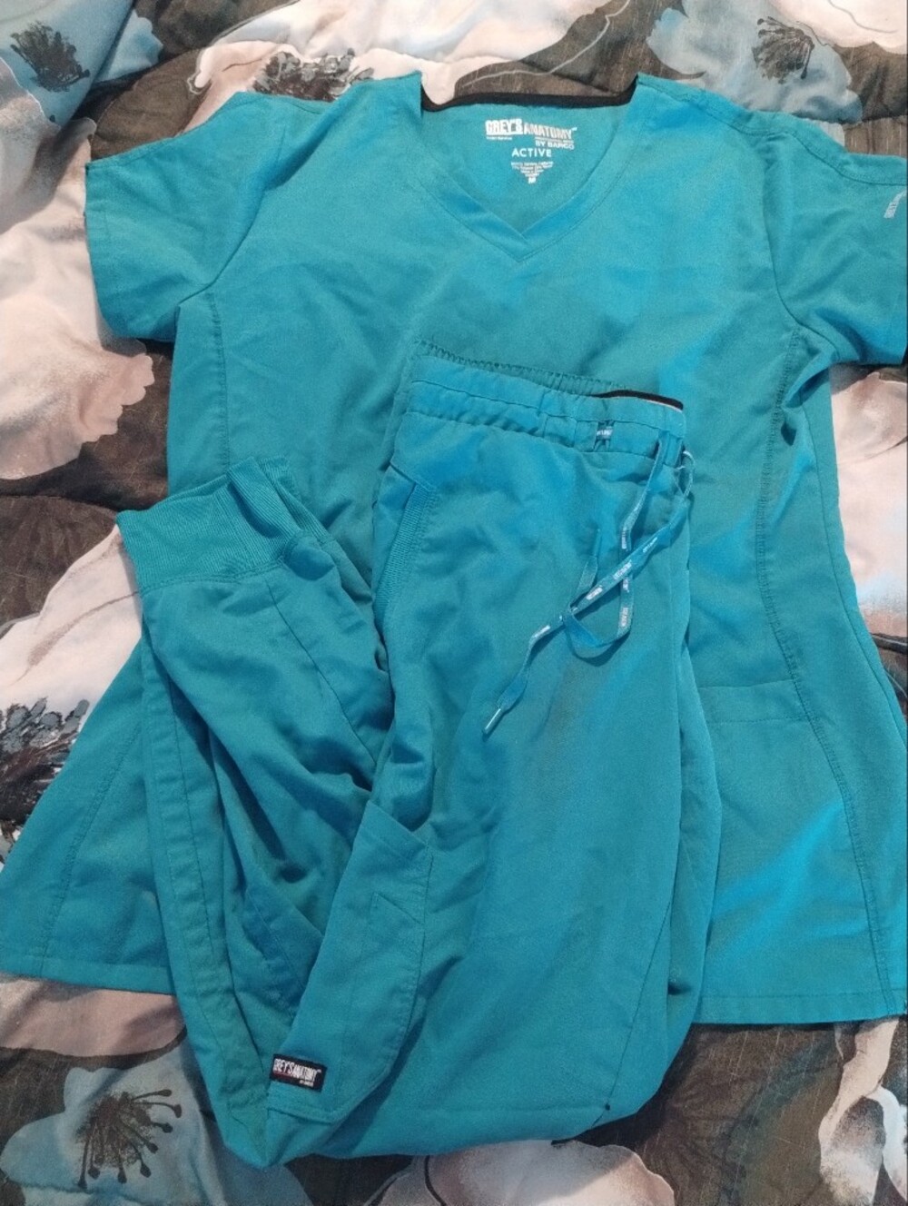 Turquoise Blue Scrub Set Top and Jogger Pants Barco Greys Anatomy